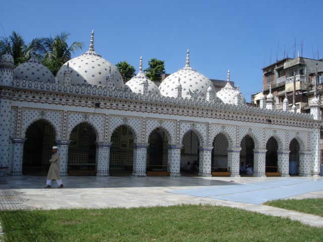 Bangladesh Star Mosque in Dakha.jpg